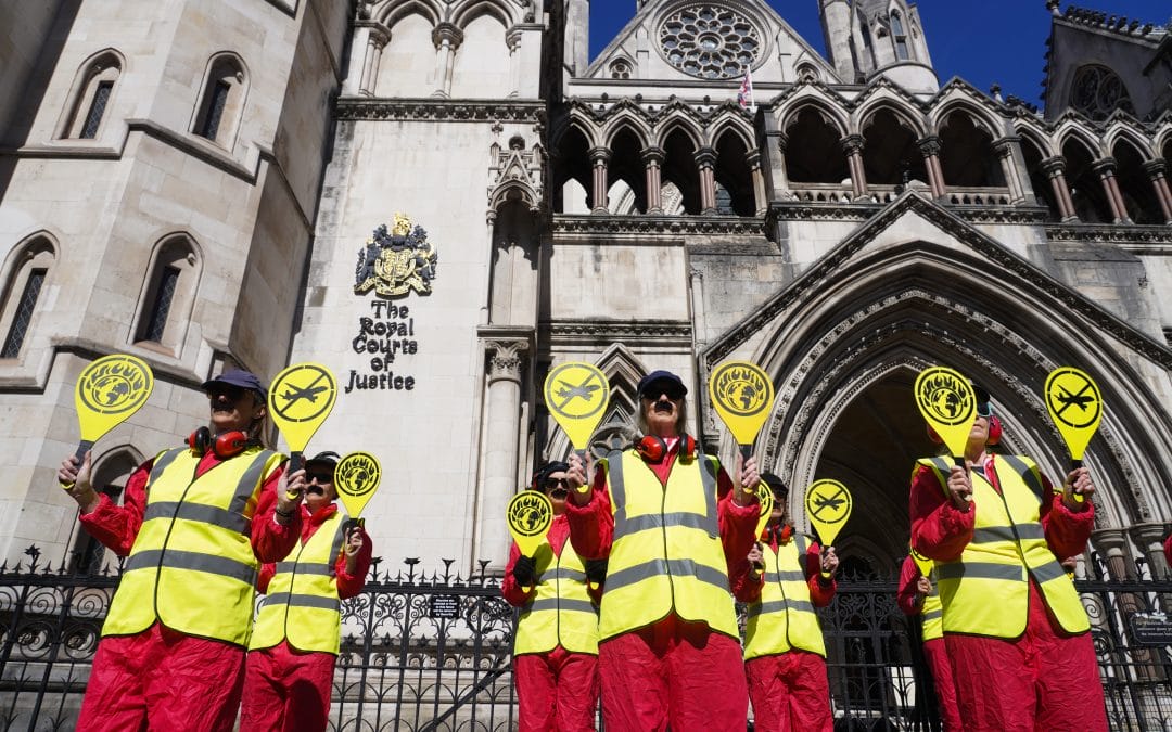 Campaigners challenge UK government’s aviation decarbonisation strategy in court