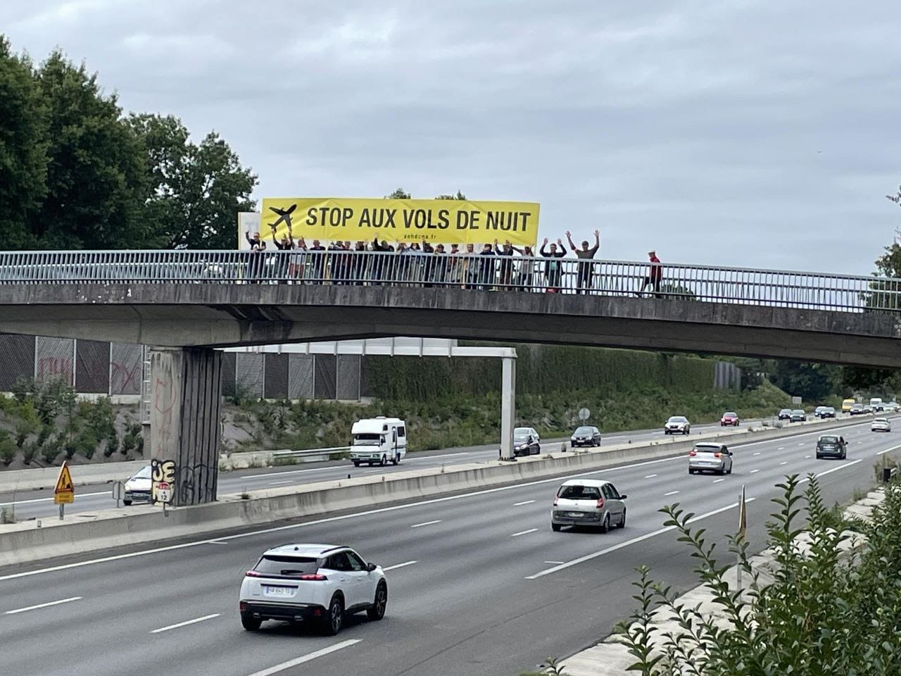 Action on the international day for the ban of night flights in Bordeaux.